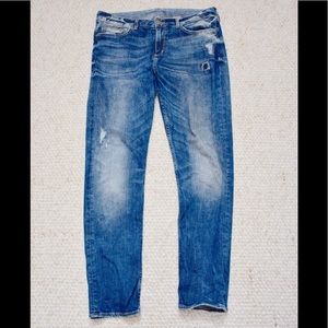 Super comfy distressed jean.